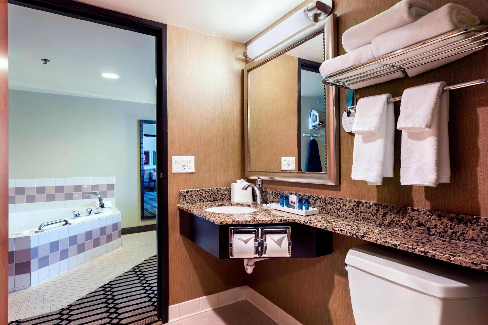 Delta Hotels By Marriott Fargo Esterno foto