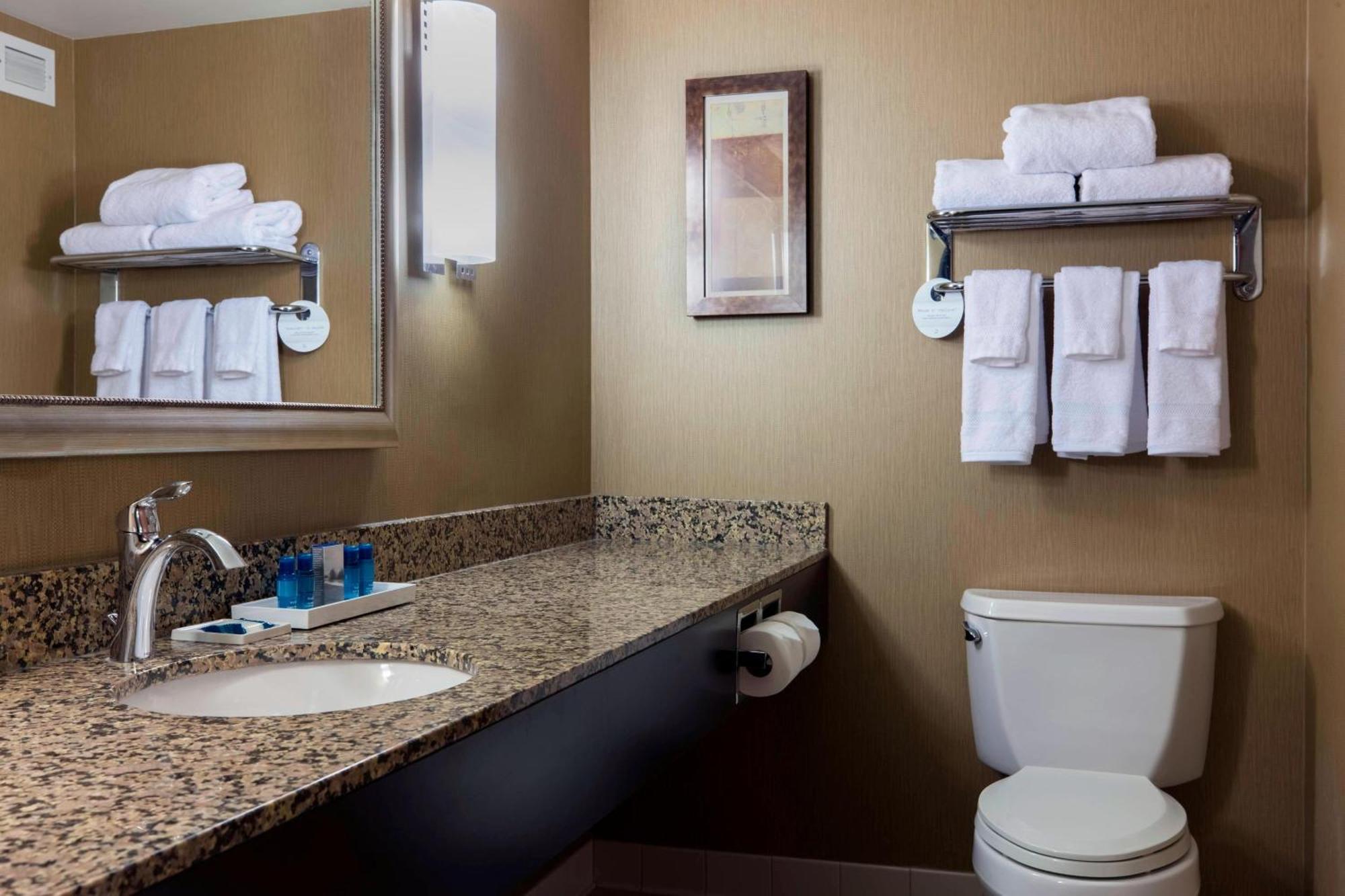 Delta Hotels By Marriott Fargo Esterno foto
