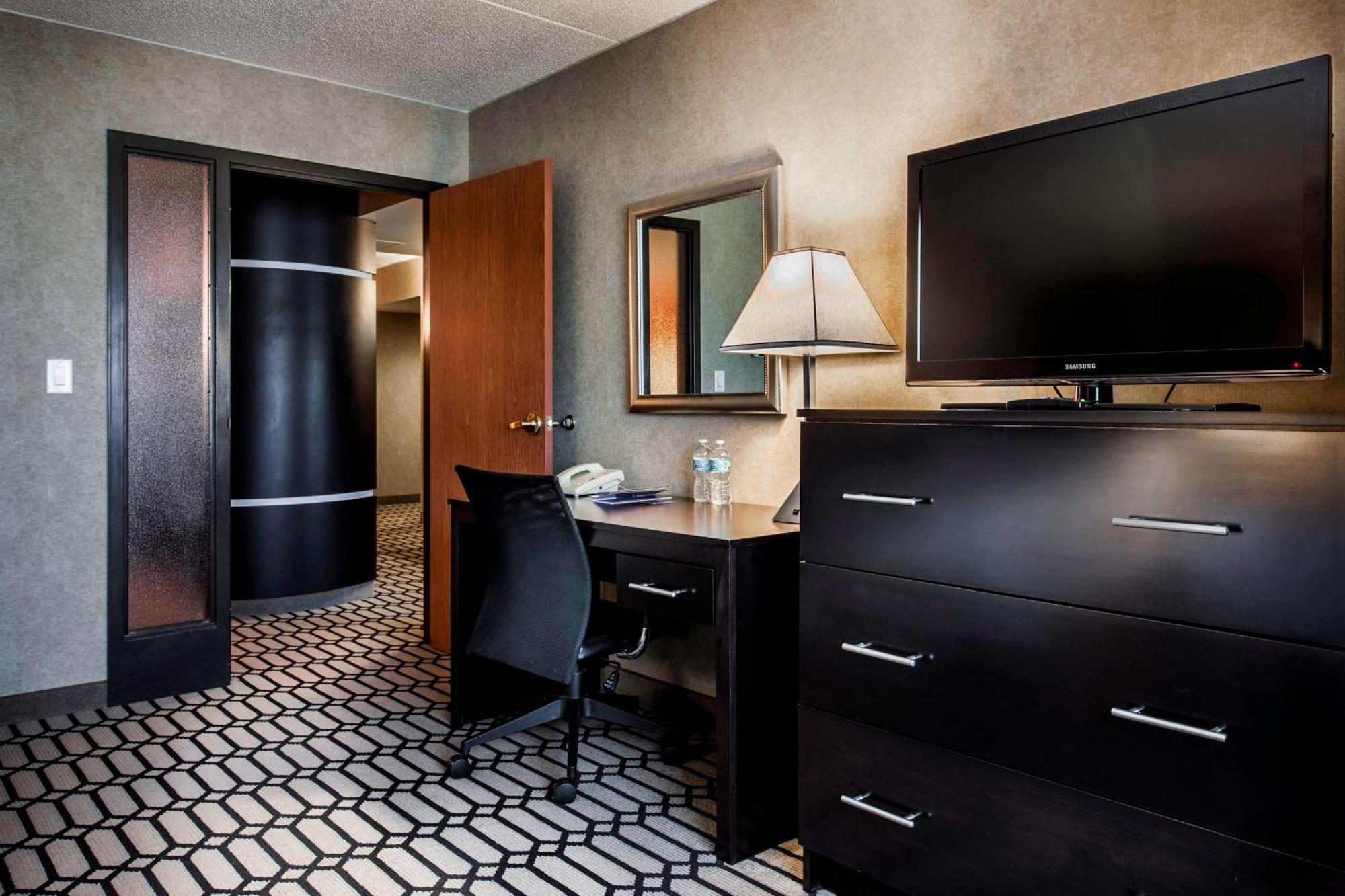 Delta Hotels By Marriott Fargo Esterno foto