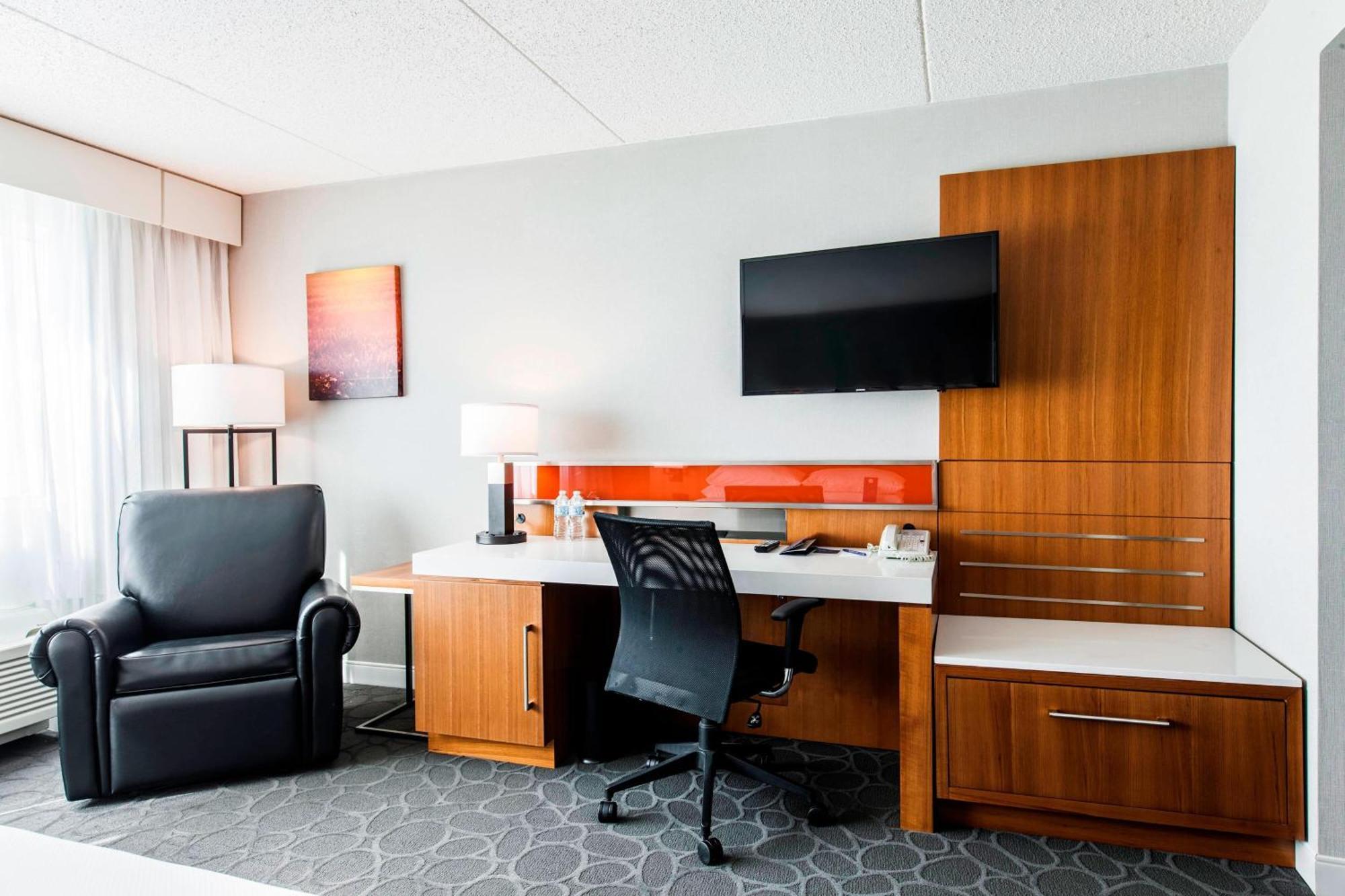 Delta Hotels By Marriott Fargo Esterno foto