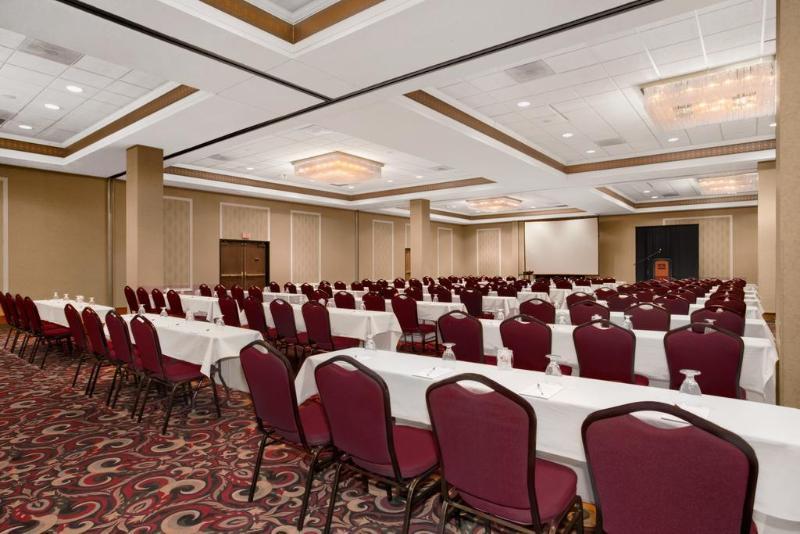 Delta Hotels By Marriott Fargo Esterno foto